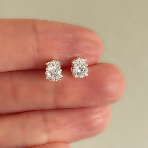 Sterling Silver 1/2 c.t. Stud Earrings - Picture 16 of 16